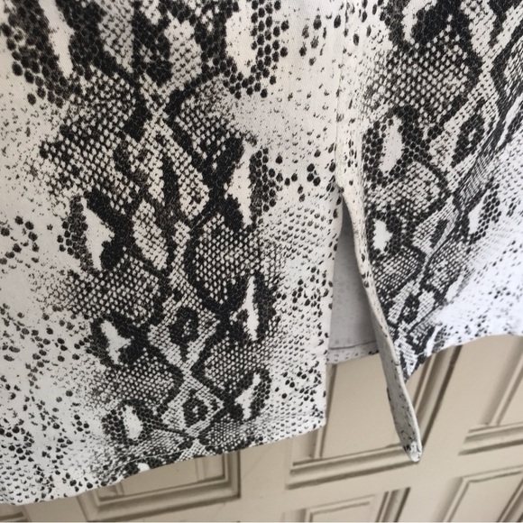 D Jeans  Denim Skirt Sz12 Snake Print Zip Front Short Very Cute - Picture 9 of 10